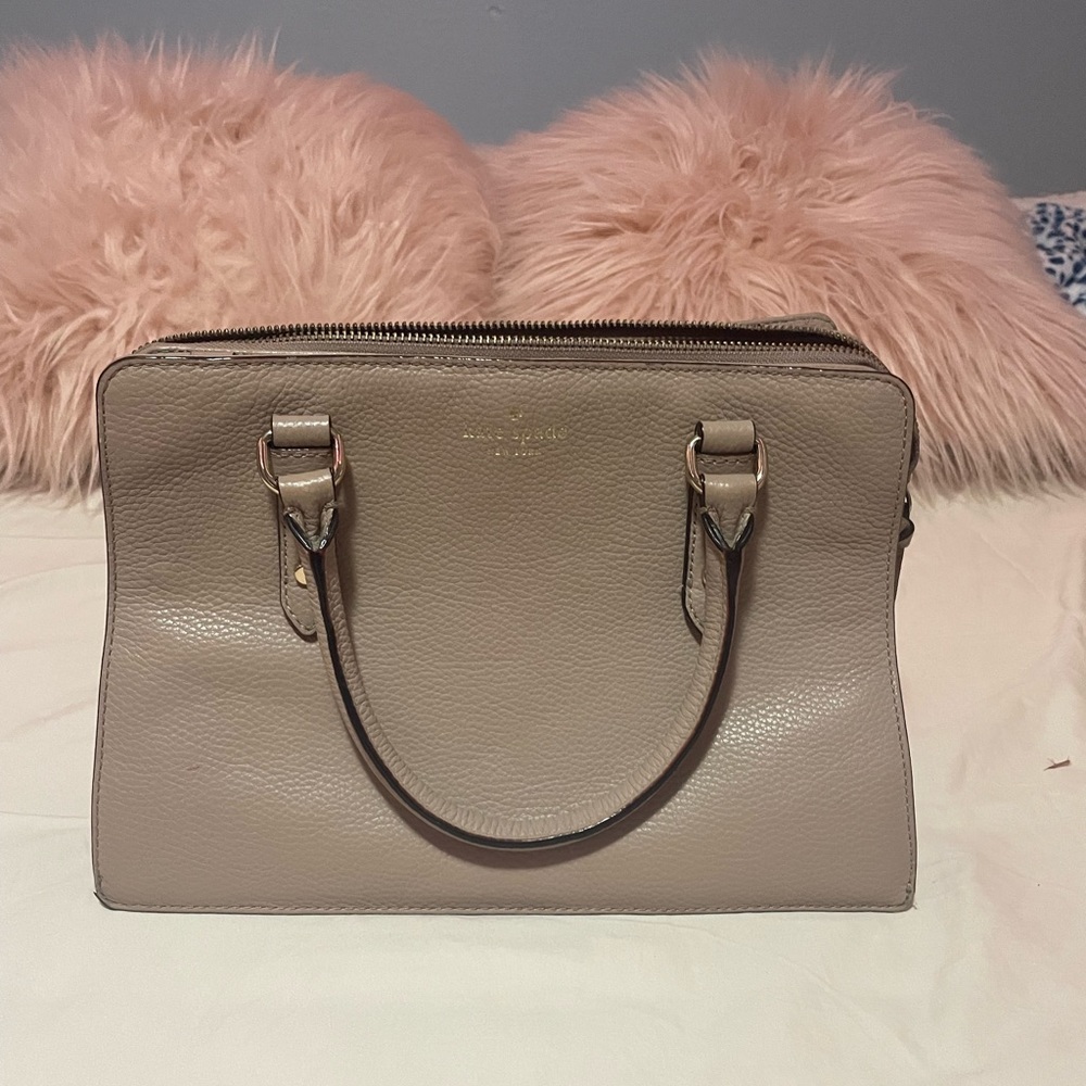 Kate spade purse, no damage, shoulder strap, tan color, small-midsize bag